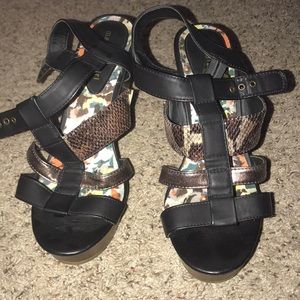 Madden Girl Wedge size 10